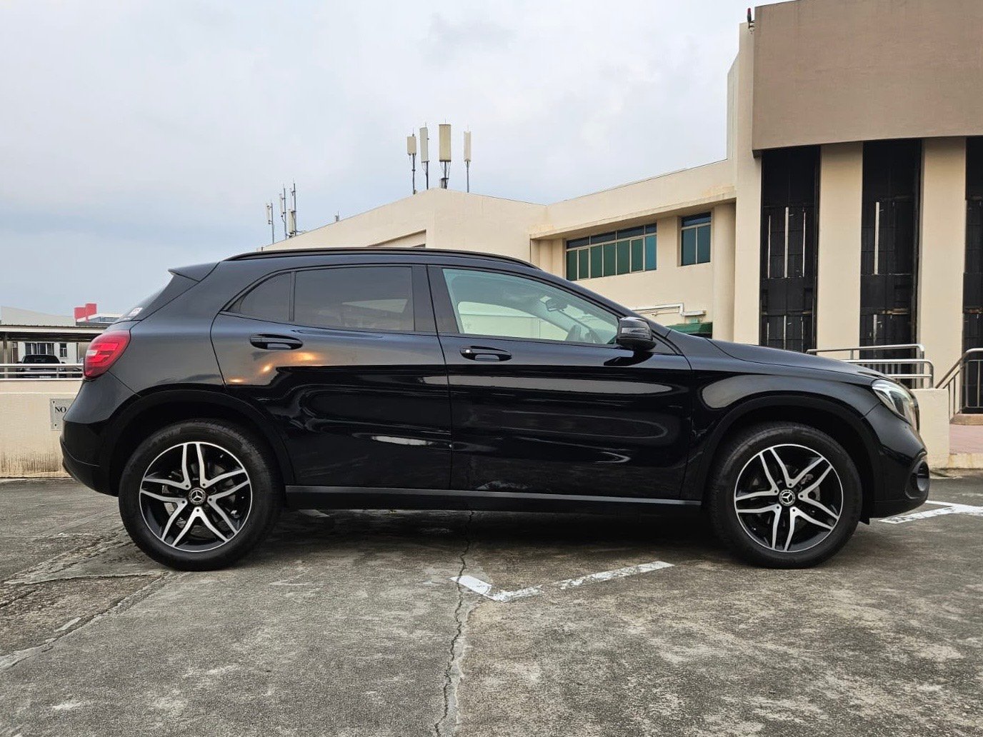 Mercedes-Benz GLA180 Urban Edition photo 4